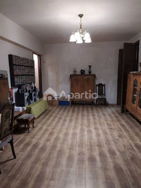 იყიდება 4 ოთახიანი ბინა საბურთალოზე, ფოტო 1 / 15