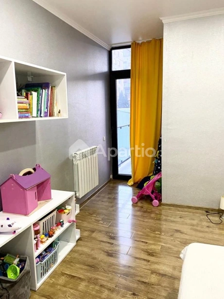 იყიდება 3 ოთახიანი ბინა საბურთალოზე, ფოტო 2 / 10
