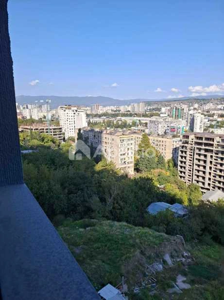 იყიდება 5 ოთახიანი ბინა საბურთალოზე, ფოტო 1 / 13